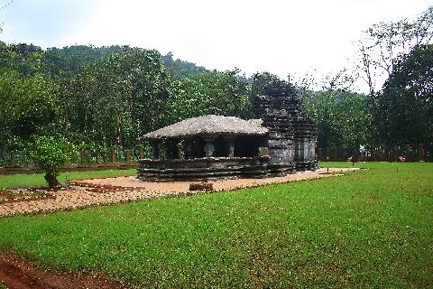 Mahadev Temple Tambdi Surla - Download Goa Photos