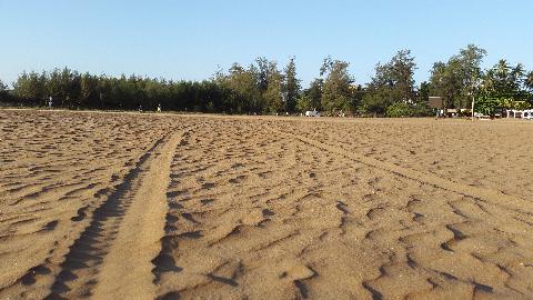 Miramar Beach - Download Goa Photos